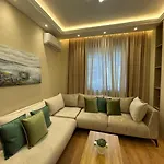 Center Deluxe Apartment *