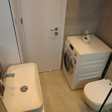Center Deluxe Durrës