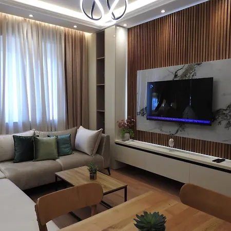 Center Deluxe Apartment *