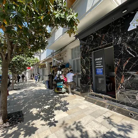Center Deluxe 公寓 Durrës