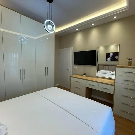Center Deluxe Durrës